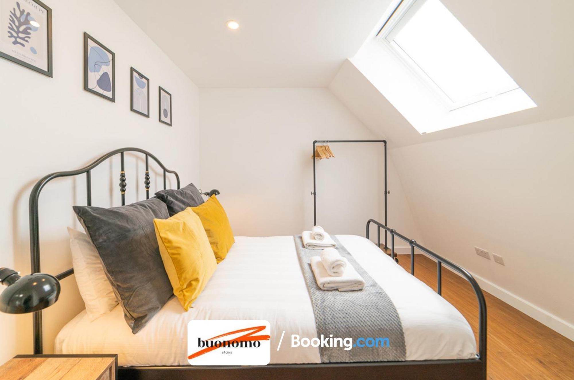 Two Bedroom Apartment At Buonomo Stays Short Lets & Serviced Accommodation London Exteriör bild