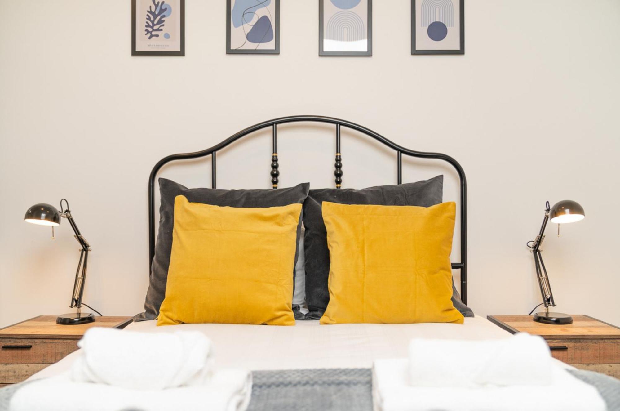 Two Bedroom Apartment At Buonomo Stays Short Lets & Serviced Accommodation London Exteriör bild