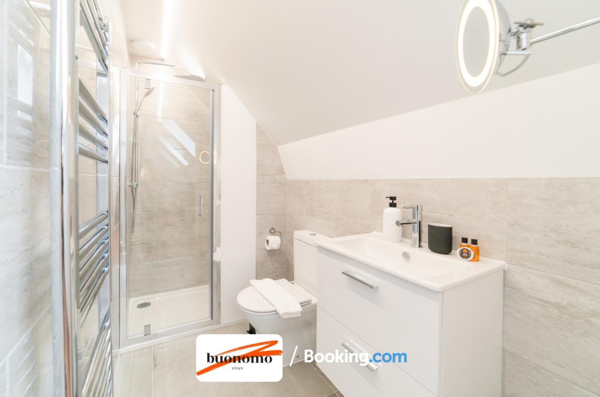 Two Bedroom Apartment At Buonomo Stays Short Lets & Serviced Accommodation London Exteriör bild