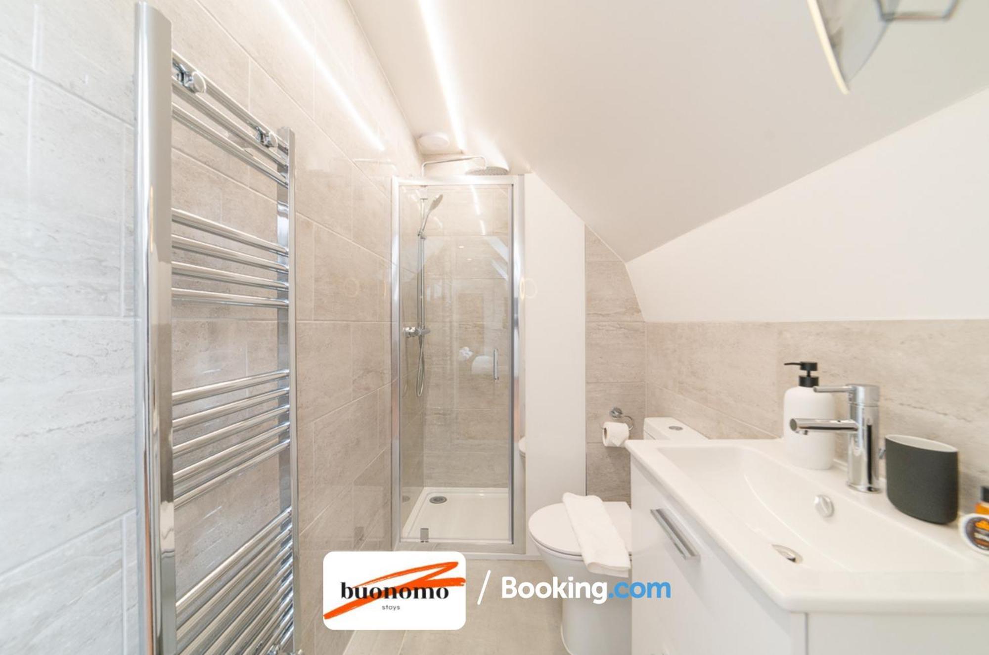Two Bedroom Apartment At Buonomo Stays Short Lets & Serviced Accommodation London Exteriör bild